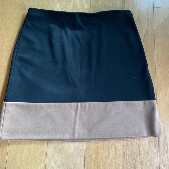 Ann Taylor Black and Tan Skirt, Size 6 - Picture 1 of 3